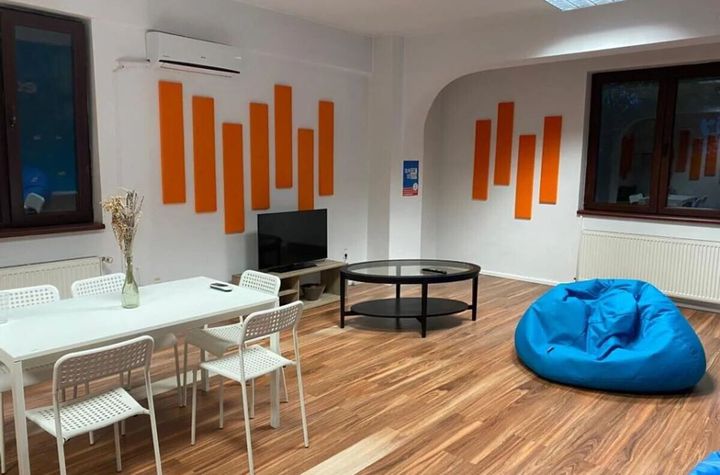 Inchiriere apartament spatios trei camere etaj doi plus mansarda Cotroceni Romniceanu anunturi imobiliare Bucuresti