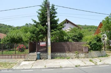 Stefanesti - Izvorani, casa 3 camere, teren 250 mp, beci anunturi imobiliare Arges