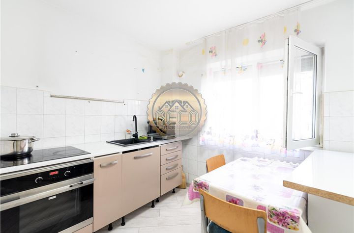 Apartament 4 camere de vanzare IOSIA - Bihor anunturi imobiliare Bihor
