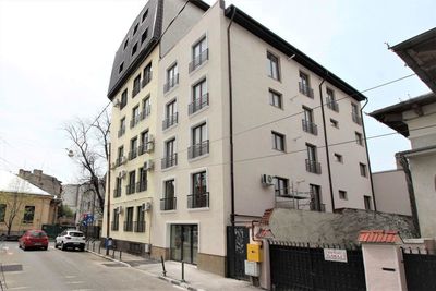 Apartament 3 camere 83 mp