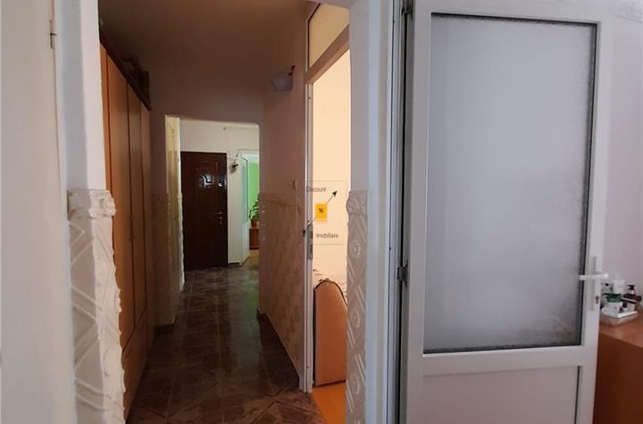 Apartament 3 camere de vanzare 9 MAI - Prahova anunturi imobiliare Prahova