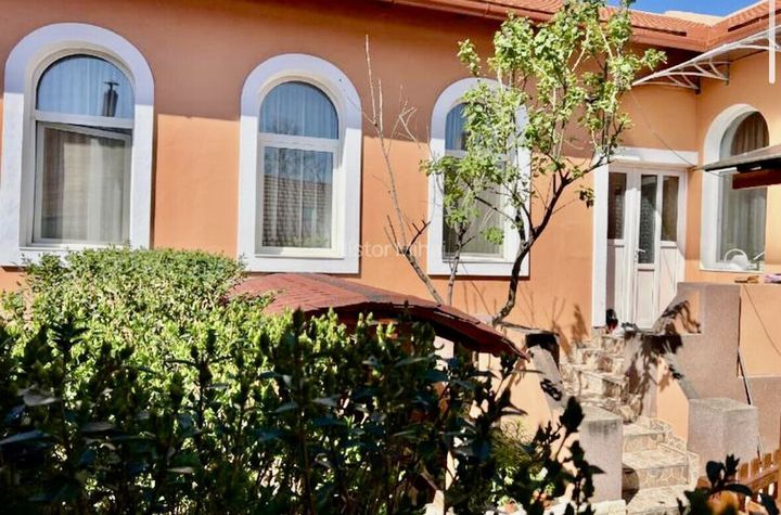 Casa ultracentrală renovată 105mp, 225.000 € anunturi imobiliare Bihor