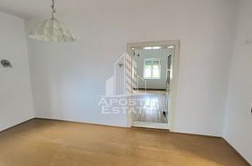 Casa individuala cu 3 camere,renovata in totalitate,Sag anunturi imobiliare Timis