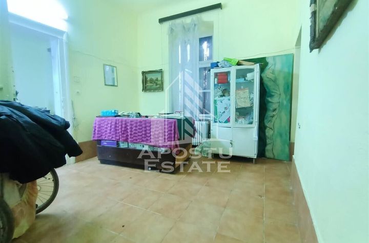 Apartament cu 4 camere, la parter, cu 2 fronturi stradale. anunturi imobiliare Timis