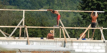 Casa în regie proprie, mai ieftină cu 20%