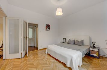 Apartament 3 camere Hala Traian Cartierul Evreiesc Calea Calarasi anunturi imobiliare Bucuresti