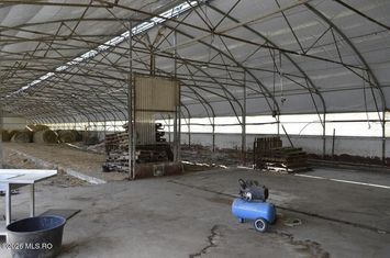 Bogati - Glimbocel, Ferma Zootehnica, Cladiri 1996 mp, Teren 4.89 ha anunturi imobiliare Arges