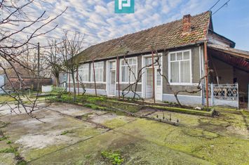 Proprietate cu 3 case din văiugă și teren în Nadab anunturi imobiliare Arad