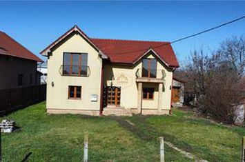 Casă - 4 camere de vanzare NORD-VEST - Satu Mare anunturi imobiliare Satu Mare