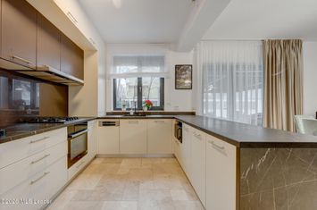 Vila Pipera in proximitate Porsche Nord-Campul Pipera - Pipera pod anunturi imobiliare Bucuresti