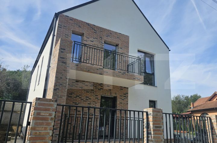 Vilă - 4 camere de vanzare FLORESTI - Cluj anunturi imobiliare Cluj