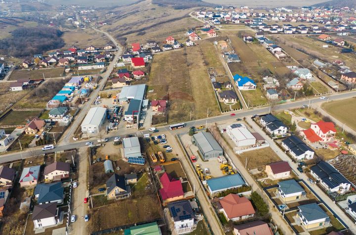 Teren intravilan Miroslava, 1947 mp, acces privat la drumul principal anunturi imobiliare Iasi