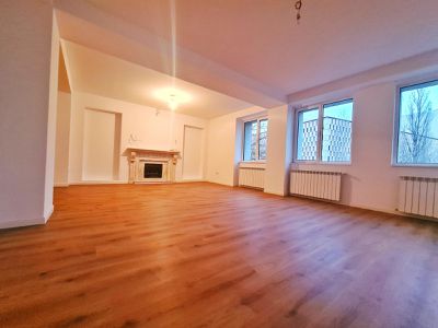 Apartament 13 camere 408 mp