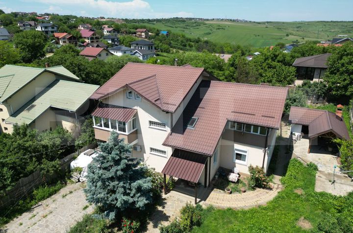 Vilă - 7 camere de vanzare BREAZU - Iasi anunturi imobiliare Iasi
