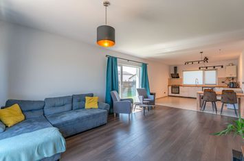 Casă Individuală de Închiriat, Încălzire în Pardoseală, Teren 400 mp anunturi imobiliare Brasov