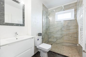 VÂNDUT! Apartament  modern și luminos într-un bloc nou din 2022 anunturi imobiliare Arad