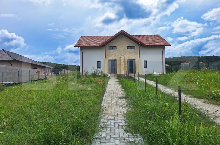 Vilă - 5 camere de vanzare CHINTENI - Cluj anunturi imobiliare Cluj