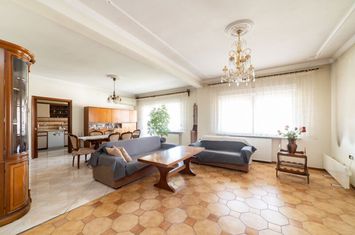 Casă cu 2 nivele, 296,94 mp, Nea Karvali anunturi imobiliare Grecia