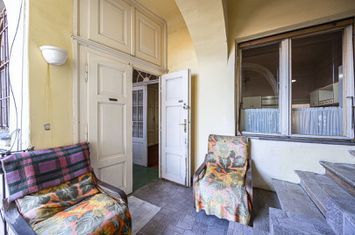 Apartament 4 camere semidecomandat, ultracentral, etaj 1 anunturi imobiliare Arad