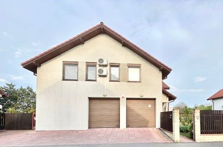 Individual villa with swimming pool, 800 sqm land, Iancu Nicolae anunturi imobiliare Bucuresti