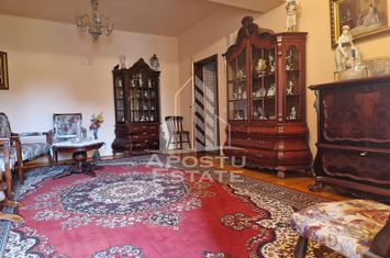 Casa familiala cu spatiu comercial si garaj P+1E+M 720 Mp anunturi imobiliare Arad