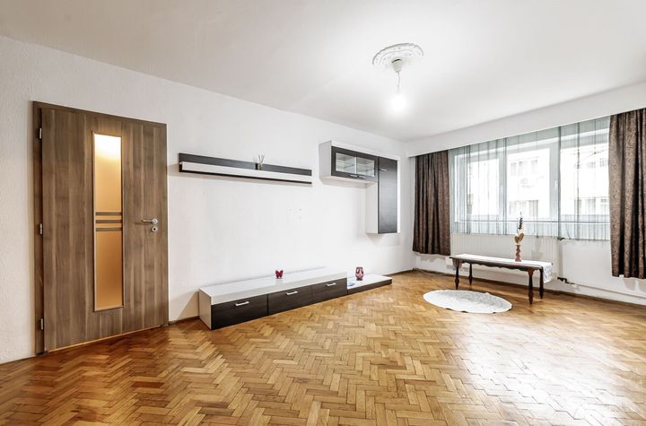 Apartament cu 2 camere, etaj 2 – Piața UTA anunturi imobiliare Arad