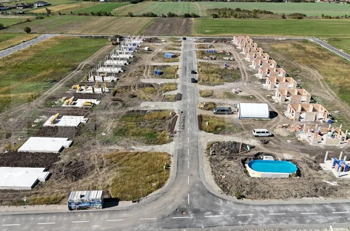 Vilă - 4 camere de vanzare SANGEORGIU DE MURES - Mures anunturi imobiliare Mures