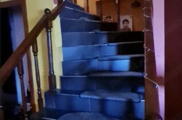 Casă - 5 camere de vanzare HUNEDOARA - Hunedoara anunturi imobiliare Hunedoara