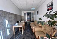 300 €, Spațiu comercial