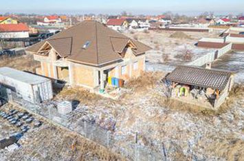 Casă cu Garaj - Personalizează-ți Spațiul După Bunul Tău Plac! anunturi imobiliare Brasov