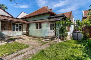 Apartament in casa curte proprie 343 mp - Semicentral - COMISION 0% anunturi imobiliare Cluj