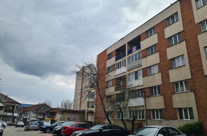 Apartament 3 camere de vanzare TARGU-JIU - Gorj anunturi imobiliare Gorj