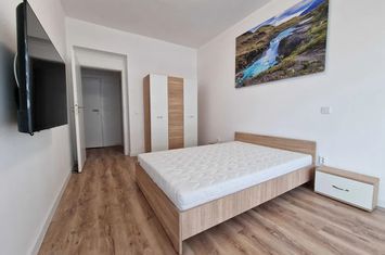 Apartament 3 camere de inchiriat TRACTORU - Brasov anunturi imobiliare Brasov