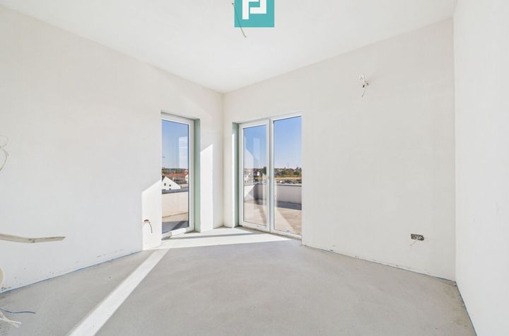 Penthouse cu lift privat și terasă mare în Ghiroda anunturi imobiliare Timis