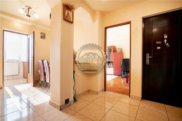 Apartament 3 camere de vanzare DECEBAL - Bihor anunturi imobiliare Bihor