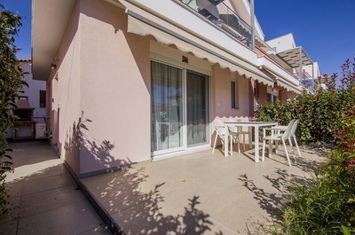 Mezonetă mobilată 2 camere, 50 m de mare, Paralia Ofriniou anunturi imobiliare Grecia