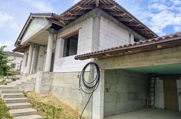 Casă la roșu,  – Oradea, str. Caișilor. 175 000 E . Comision 0 anunturi imobiliare Bihor