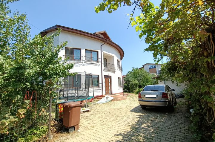 Vilă - 10 camere de vanzare MILITARI - Bucuresti anunturi imobiliare Bucuresti