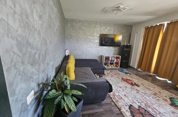 Apartament 3 camere de vanzare TRACTORU - Brasov anunturi imobiliare Brasov