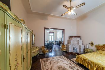 Apartament 4 camere de vanzare CENTRAL - Arad anunturi imobiliare Arad