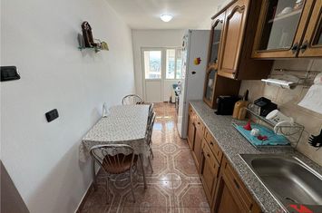 Apartament 3 camere de vanzare ULTRACENTRAL - Vrancea anunturi imobiliare Vrancea