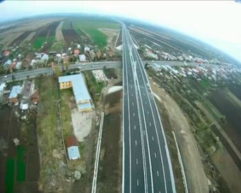 Autostrada Bucureşti-Ploieşti nu a fost abandonată. Ministerul Transporturilor apelează la răbdare şi arată stadiul lucrărilor, văzute din avion.