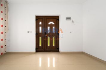 Casă din 2010 (3 dormitoare, două băi și garaj) anunturi imobiliare Neamt