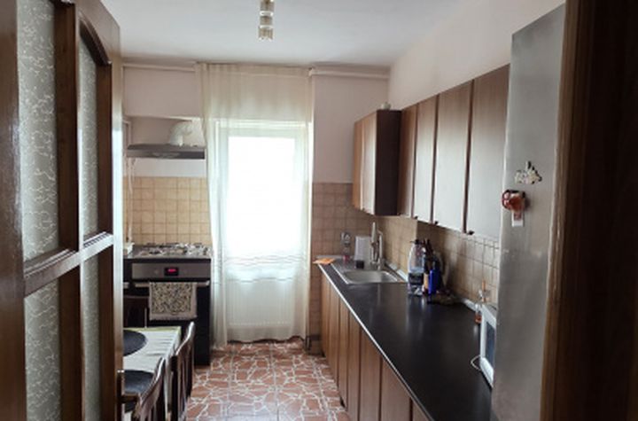 Apartament 3 camere de vanzare CLUJ-NAPOCA - Cluj anunturi imobiliare Cluj