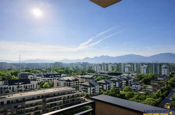 Apartament 3 camere de vanzare TRACTORUL - Brasov anunturi imobiliare Brasov