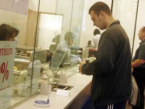 Agenţiile de turism şi cele imobiliare - impozit anual de 0,5% din venituri