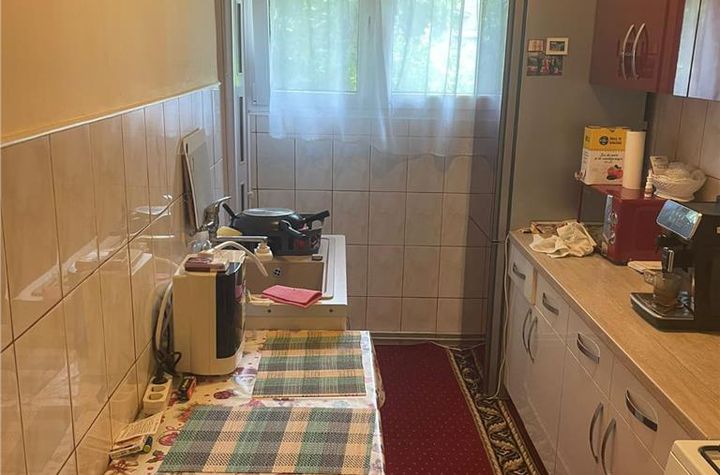 Apartament 3 camere de vanzare ASTRA - Brasov anunturi imobiliare Brasov