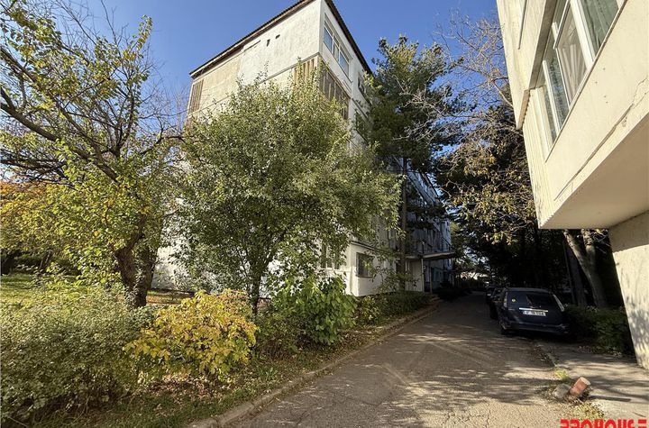 Apartament 3 camere de vanzare CENTRAL - Bacau anunturi imobiliare Bacau