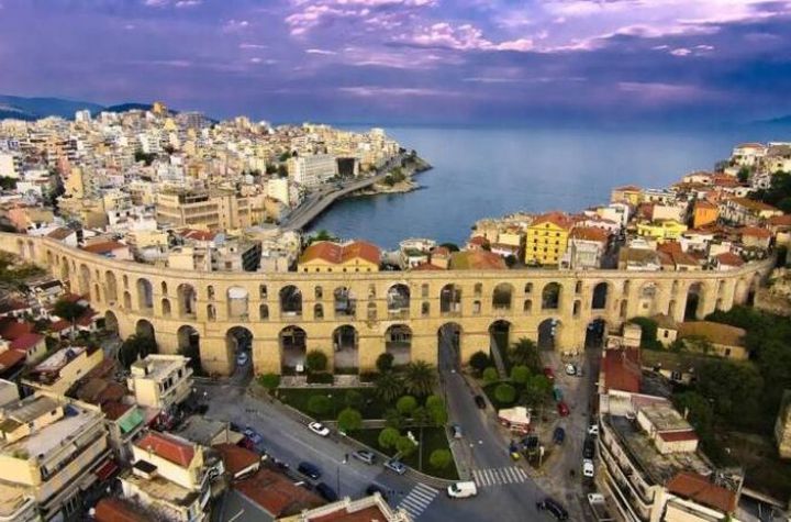 Clădire comercială 1707 mp pe teren 8438 mp anunturi imobiliare Grecia