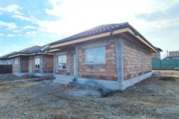 Vilă - 3 camere de vanzare TARLUNGENI - Brasov anunturi imobiliare Brasov